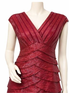 Adrianna Papell Burgundy Tiered Cocktail Dress Size 8 V-Neck Ruffle Hot  Glam
